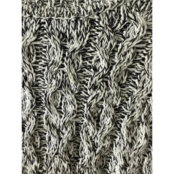 H&M women’s size small sweater - Picture 4 of 8